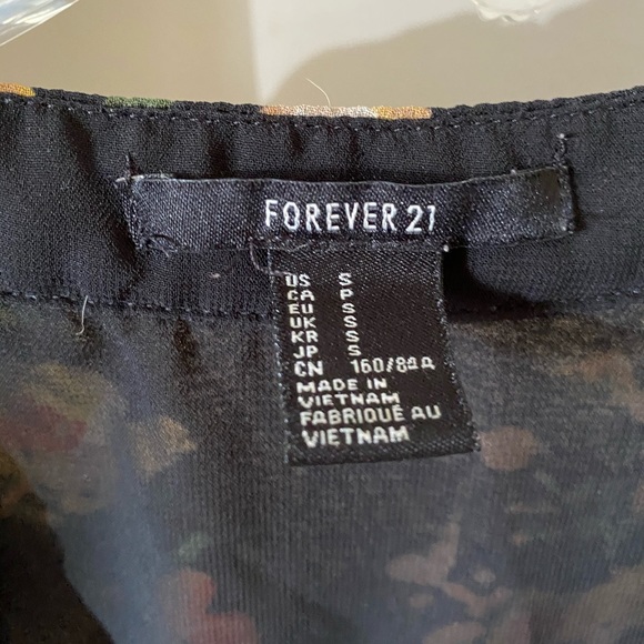 2/$15 Forever 21 Floral 3/4 Sleeved Top - Picture 5 of 5